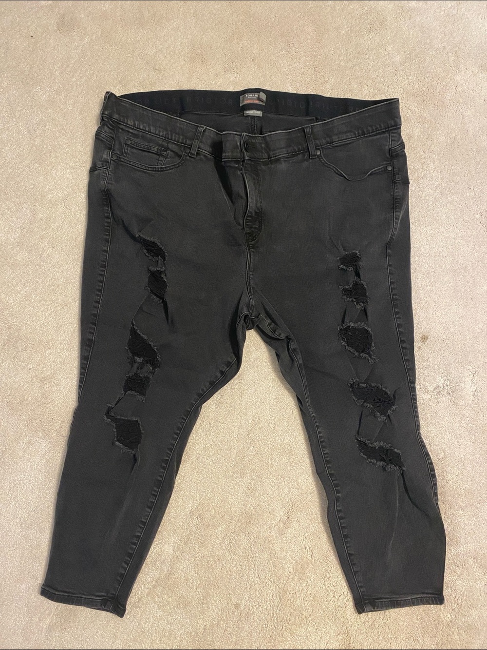 TORRID Distressed Black Bombshell Skinny Jeans Size 30 Short